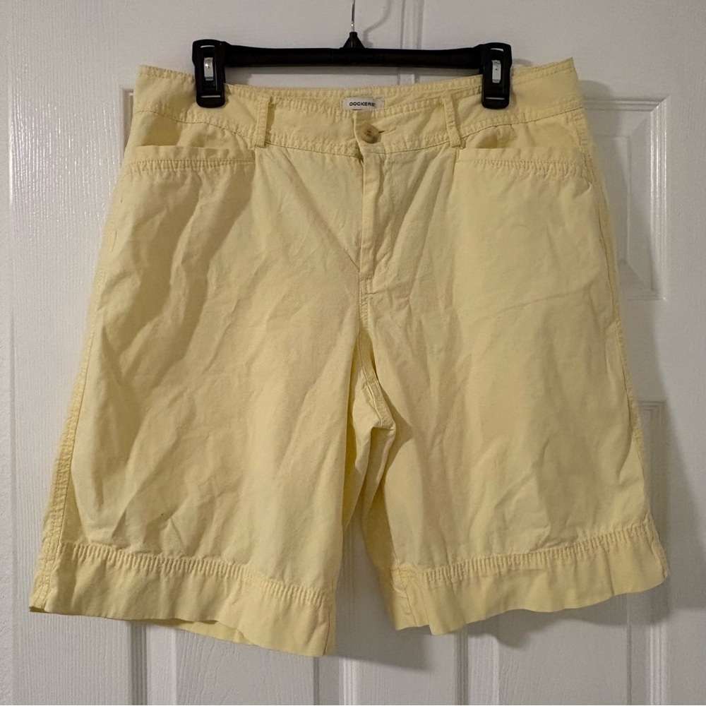 Women’s Dockers Butter Yellow Mid Rise Curvy Bermuda Shorts Size 12